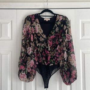 Vici floral surplice bodysuit M never worn